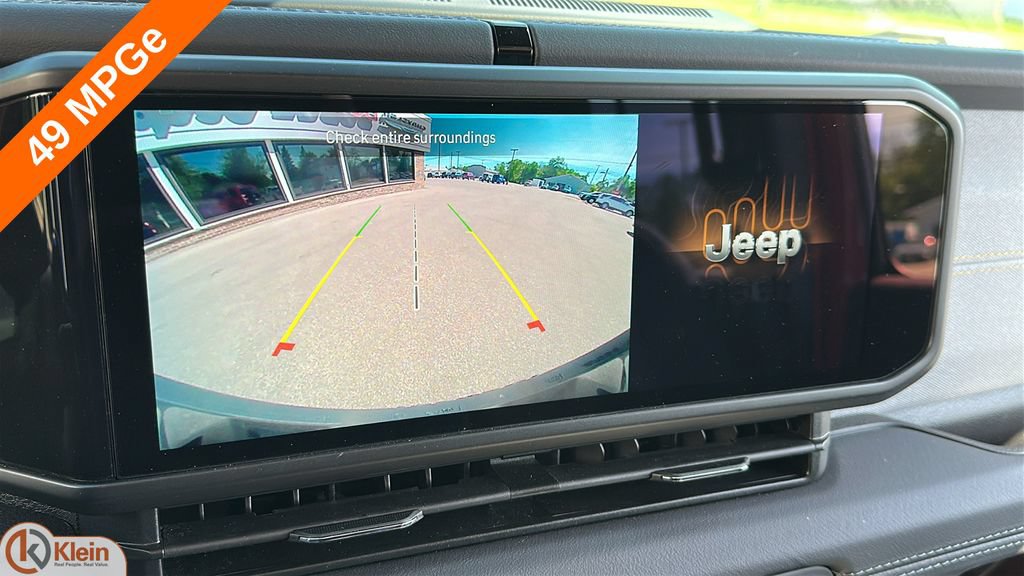 Used 2025 Jeep Wrangler Unlimited Sahara AWD/4WD image 22