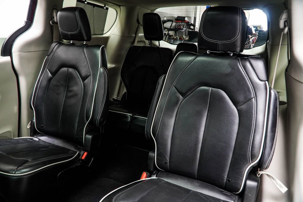 Used 2023 Chrysler Pacifica Limited FWD image 36