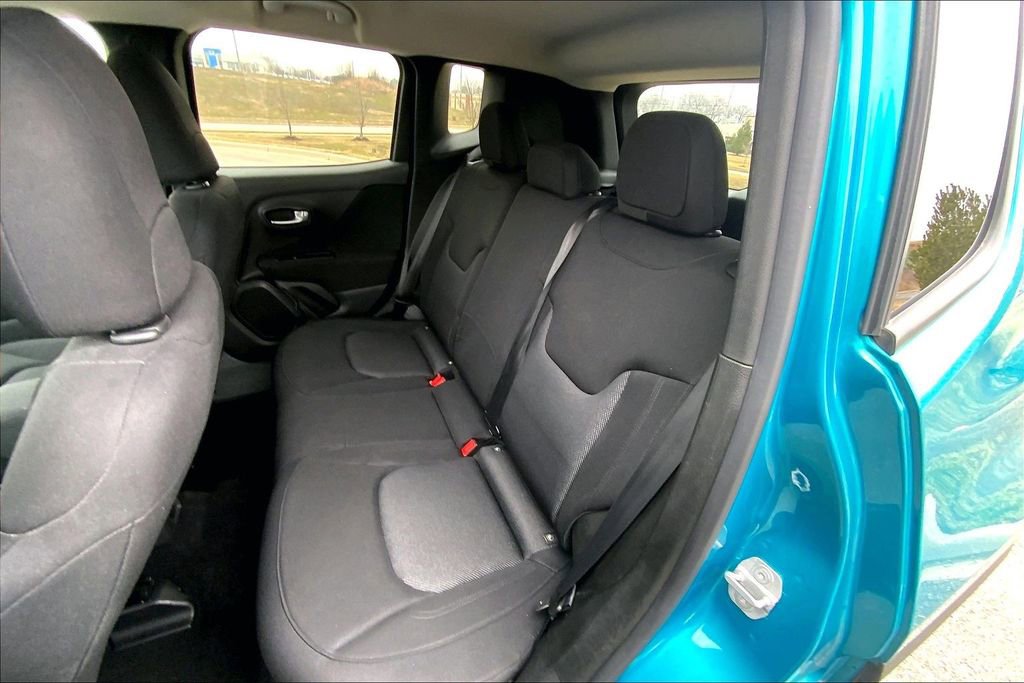 Used 2023 Jeep Renegade Trailhawk image 20