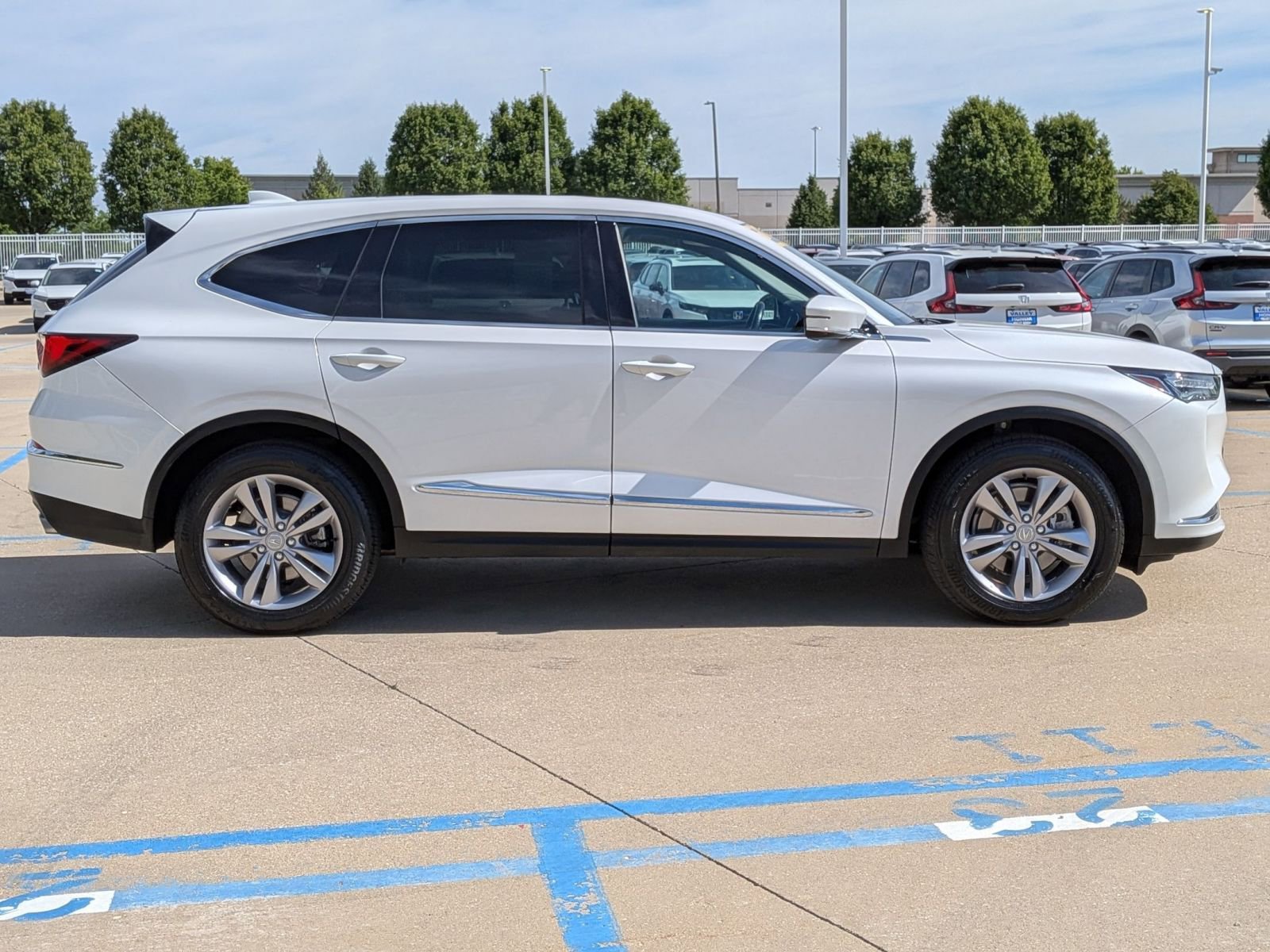 Used 2023 Acura MDX SH-AWD image 5