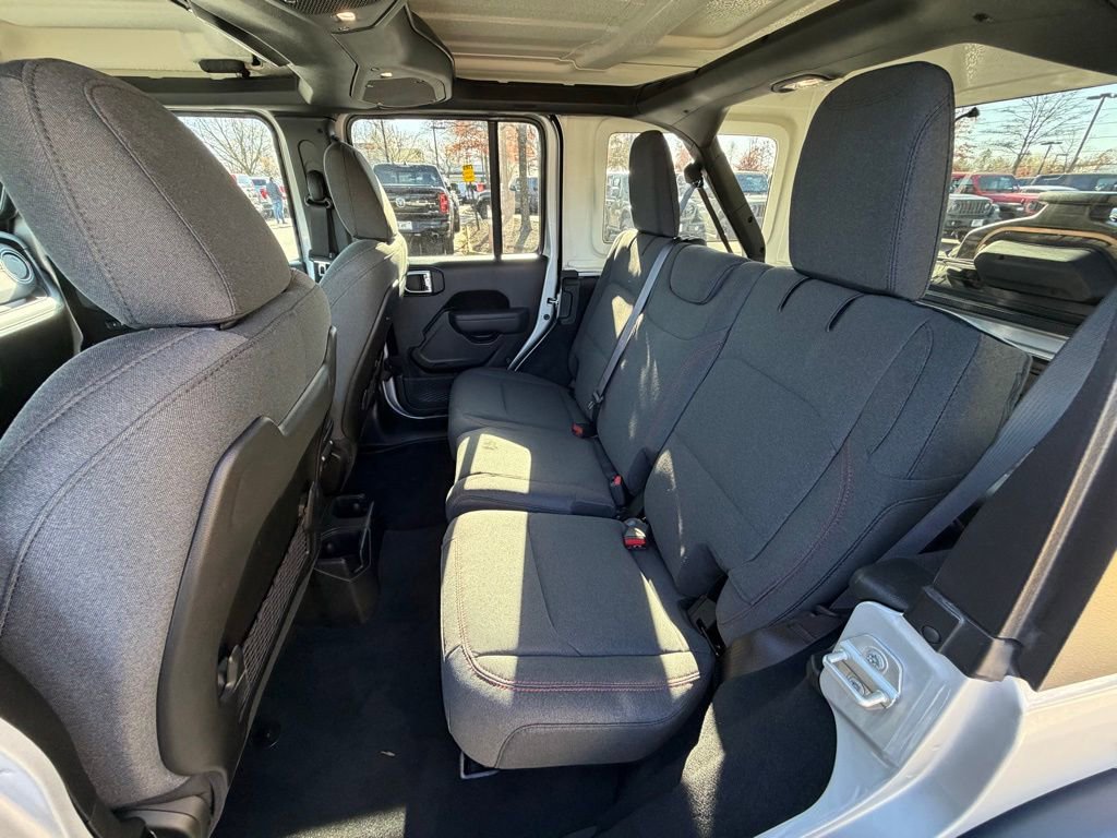 Certified 2024 Jeep Wrangler Unlimited Rubicon w/ Technology Group image 19
