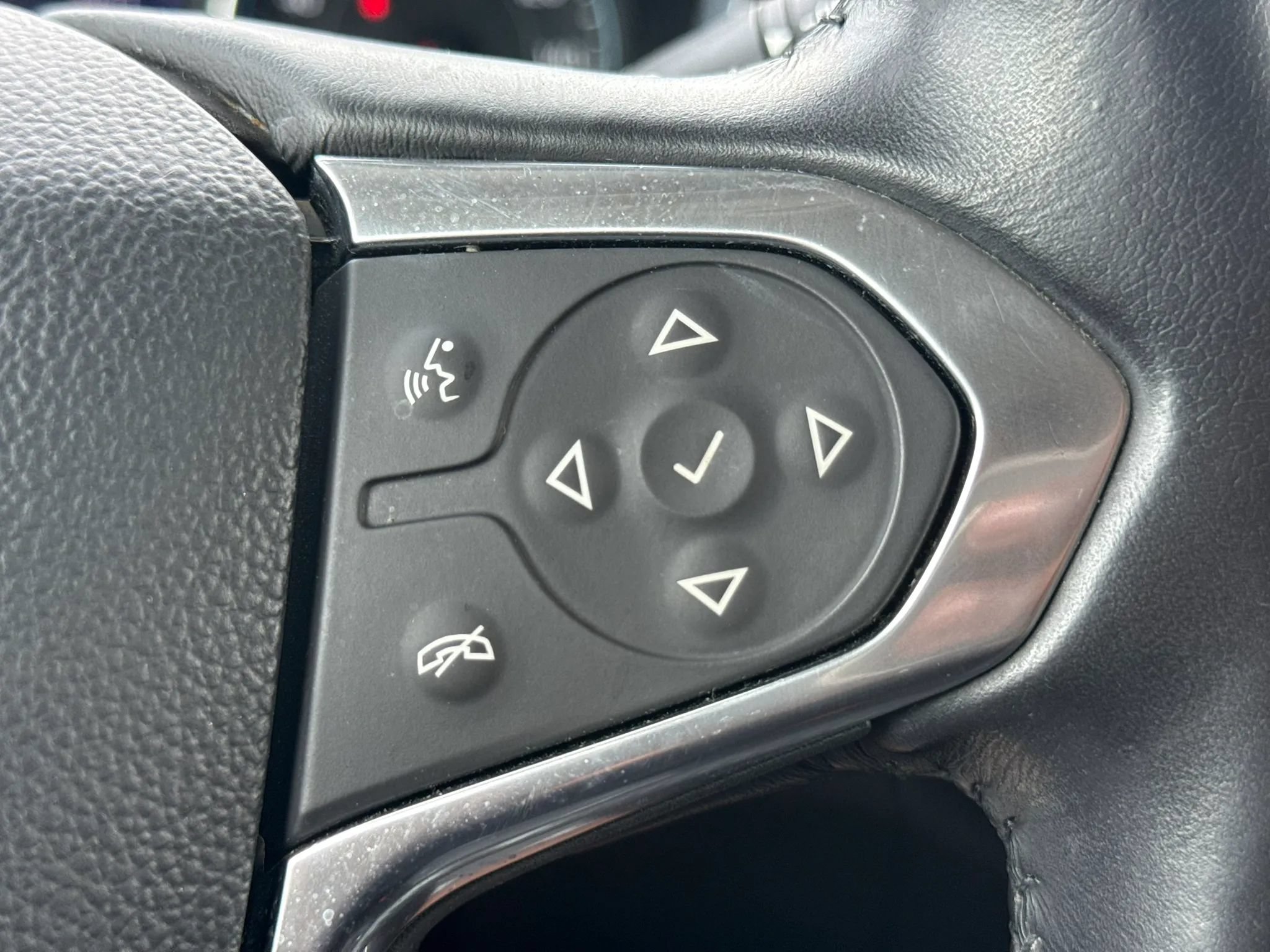 Used 2020 Chevrolet Traverse LT FWD image 26