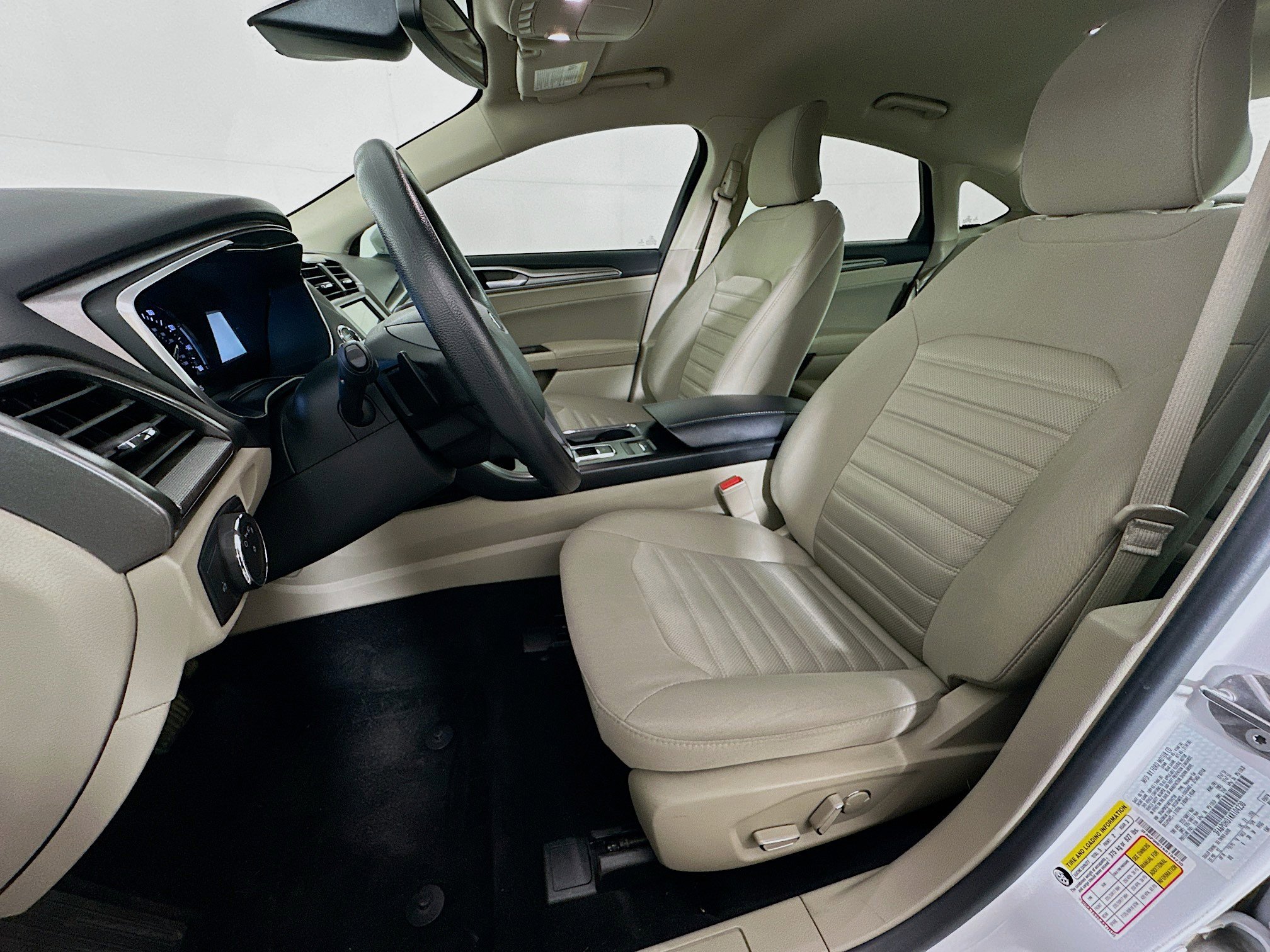 Used 2019 Ford Fusion SE image 13