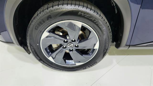Certified 2025 Nissan Rogue SV image 28