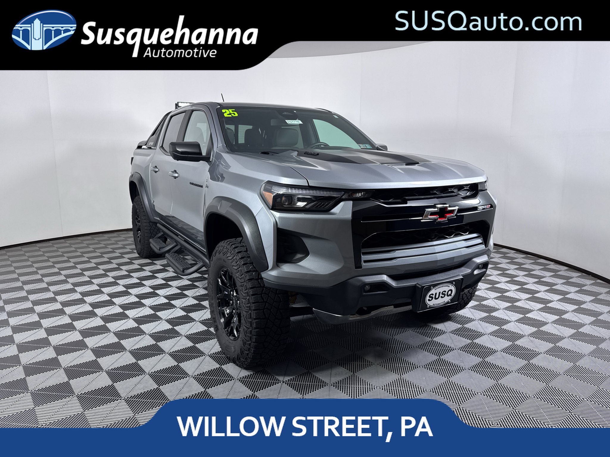 Used 2025 Chevrolet Colorado ZR2 w/ Midnight Edition AWD/4WD image 1