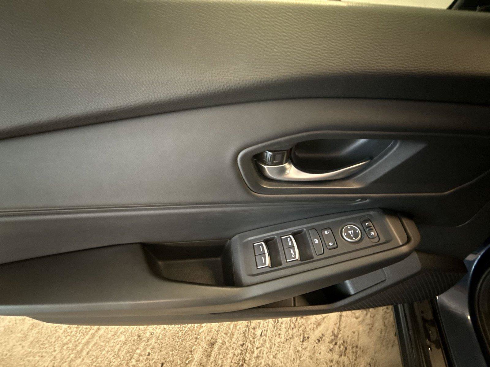 Used 2023 Honda Accord EX image 15