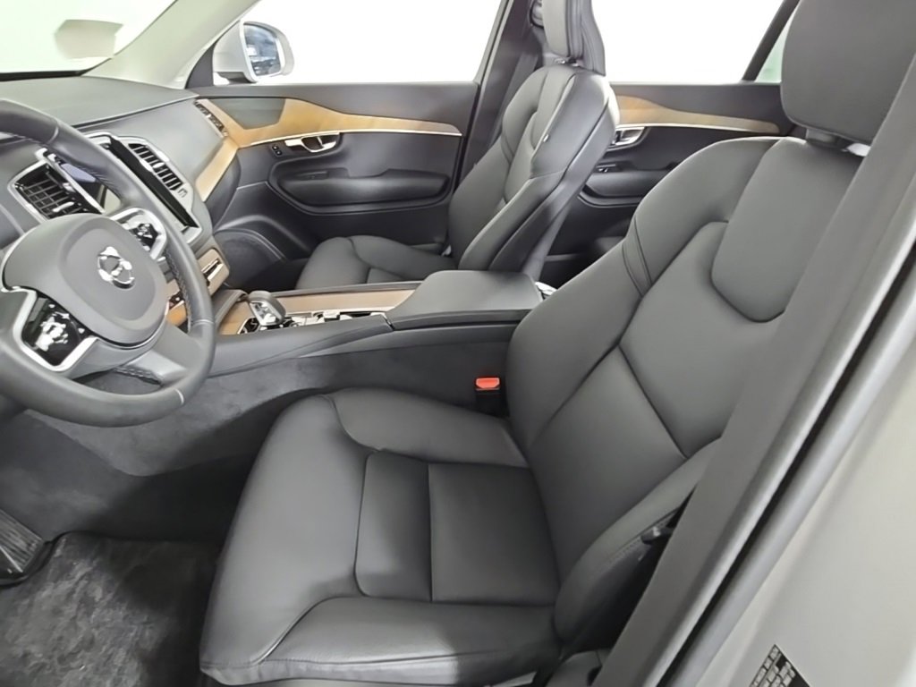 Certified 2025 Volvo XC90 T8 Plus image 16