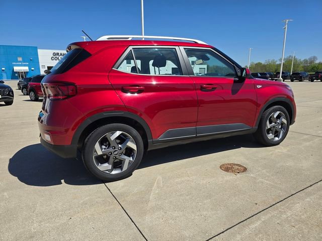 Used 2025 Hyundai Venue SEL FWD image 15