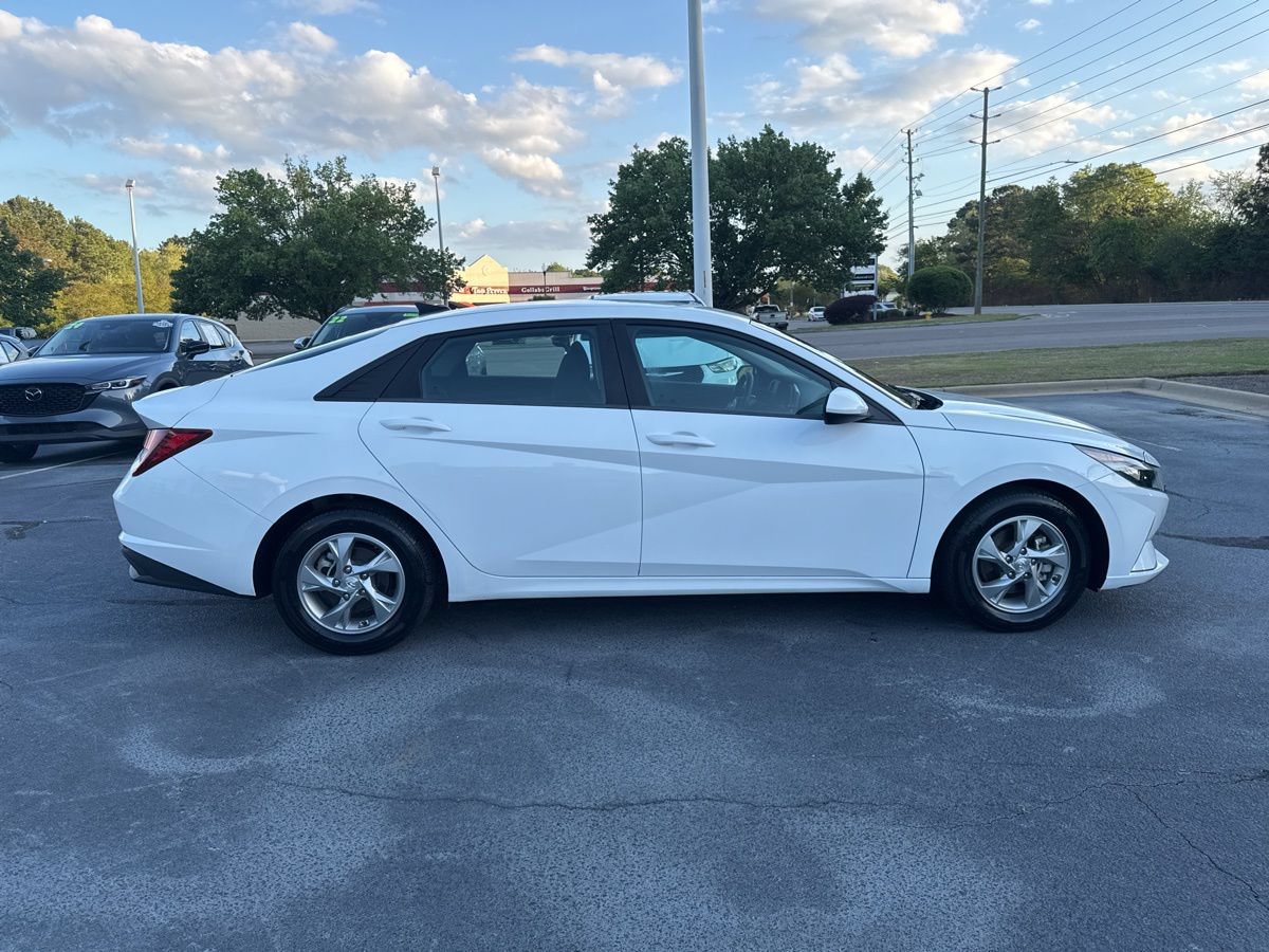 Used 2023 Hyundai Elantra SE FWD image 8