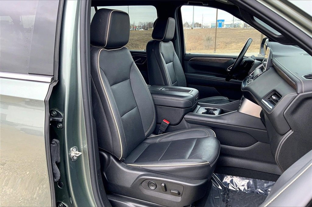 Used 2023 Chevrolet Suburban Premier image 22