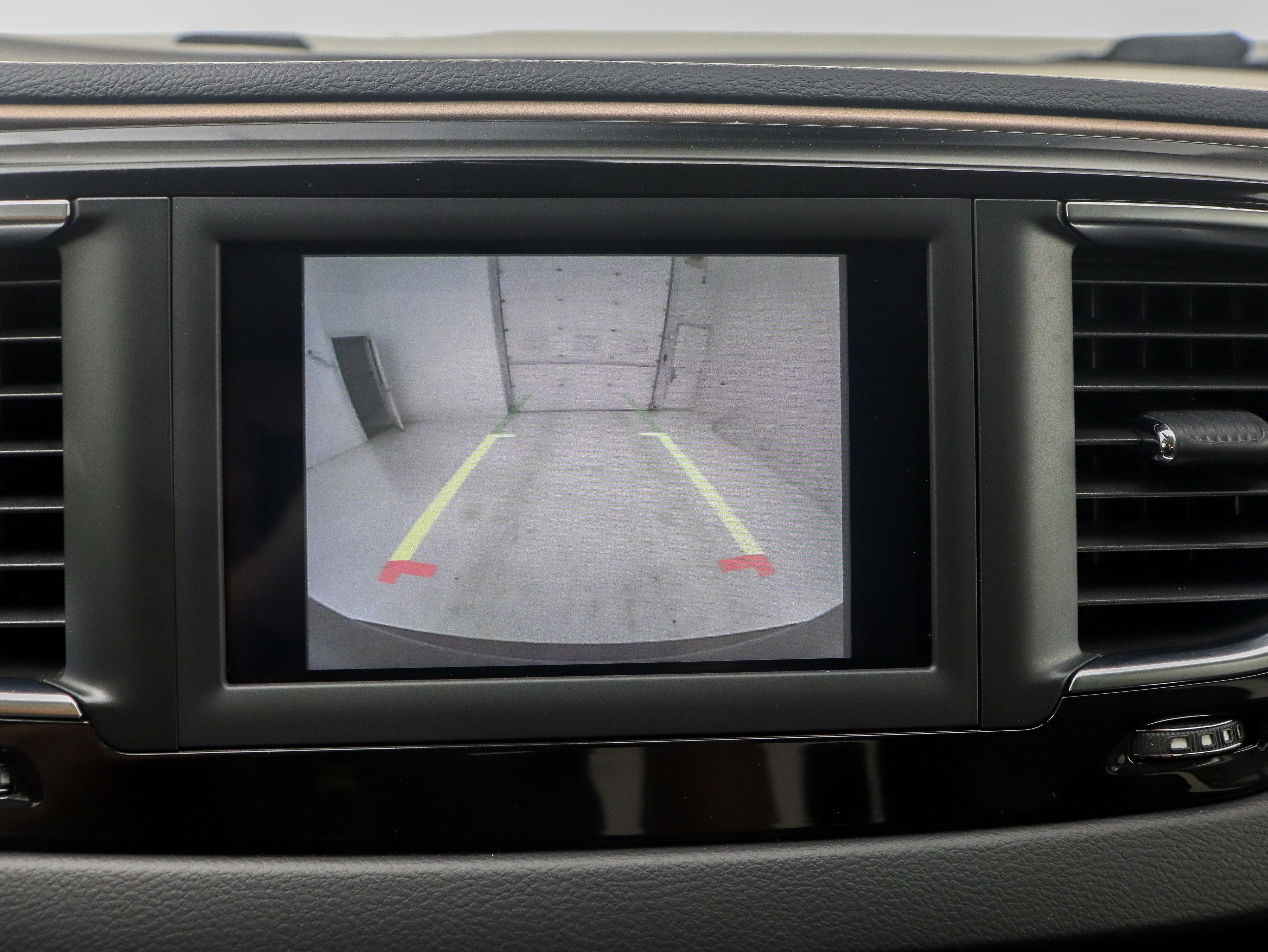 Used 2019 Chrysler Pacifica Touring-L image 27