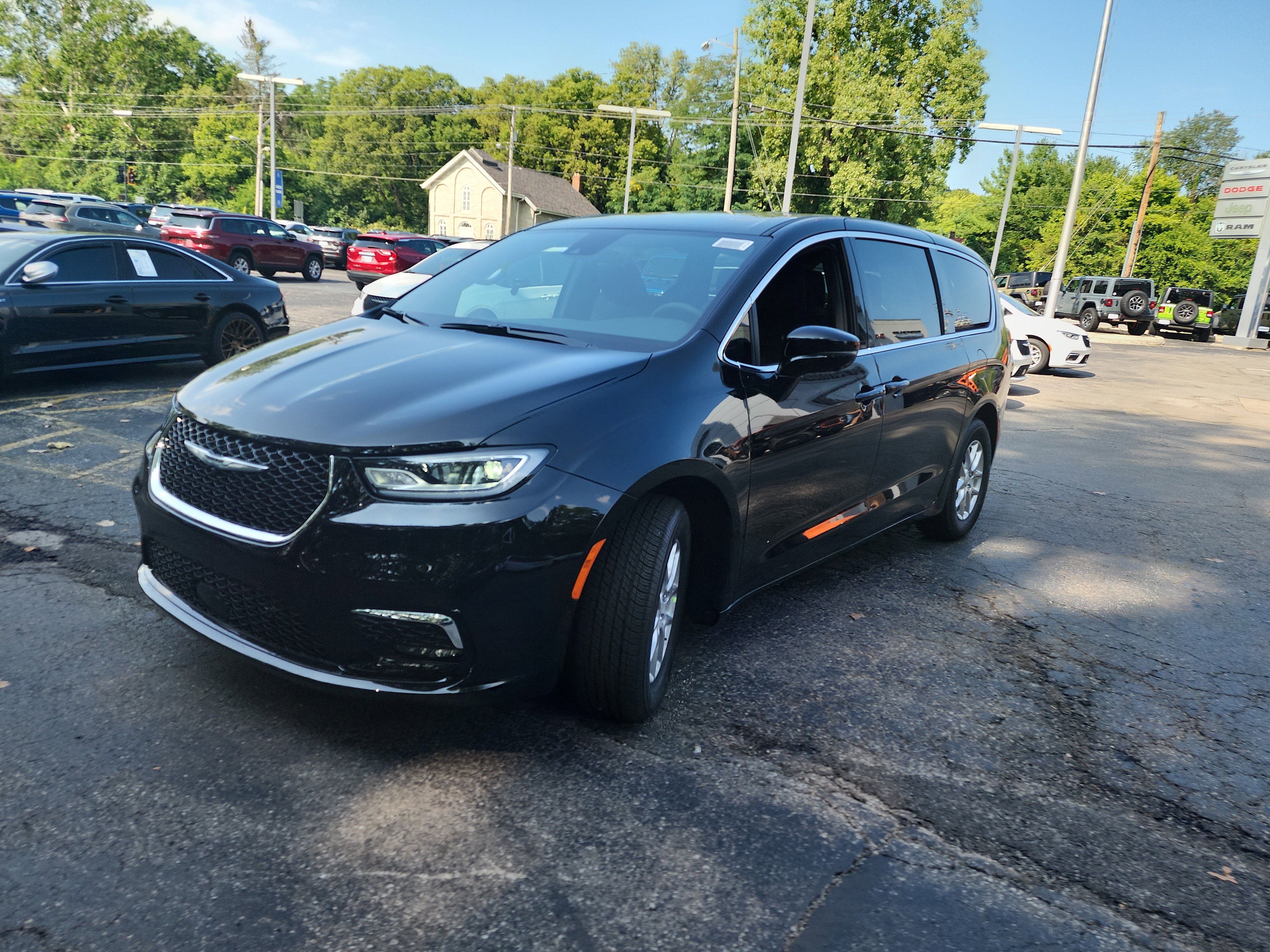 New 2026 Chrysler Pacifica Select image 18