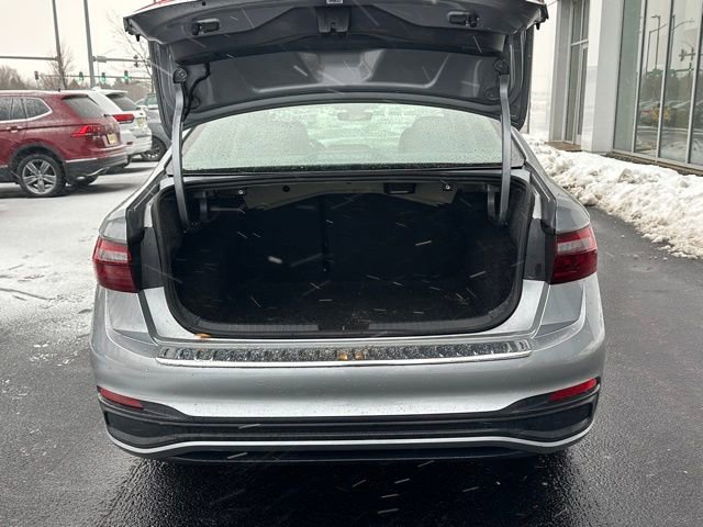 Certified 2025 Volkswagen Jetta SE image 14