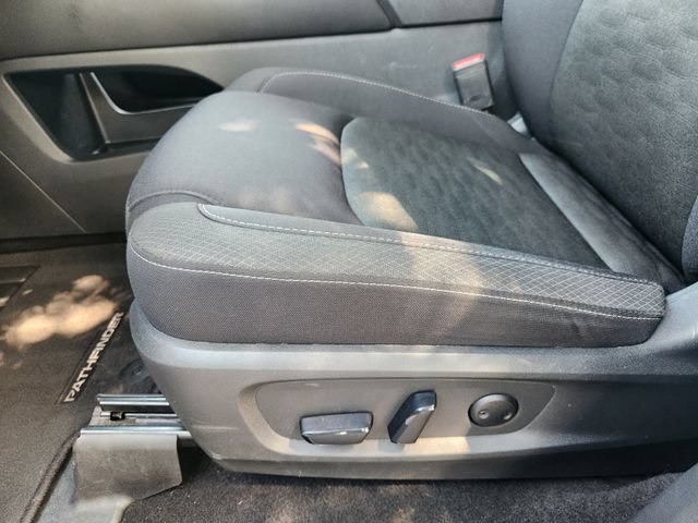 Used 2025 Nissan Pathfinder SV FWD image 22