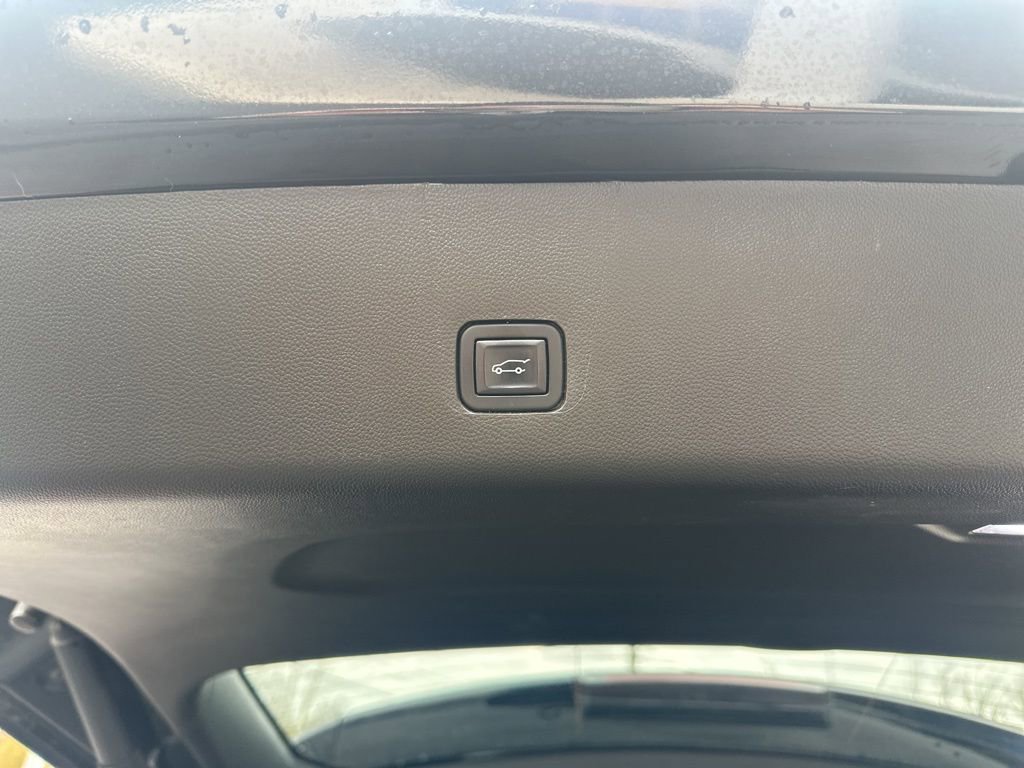 Used 2022 Chevrolet Traverse LT w/ Midnight/Sport Edition image 36