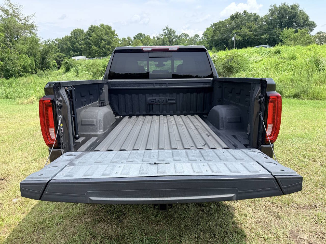 Used 2021 GMC Sierra 1500 SLT w/ SLT Premium Plus Package RWD image 9
