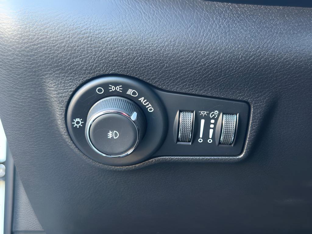 Used 2025 Jeep Compass Latitude w/ Convenience Group image 26