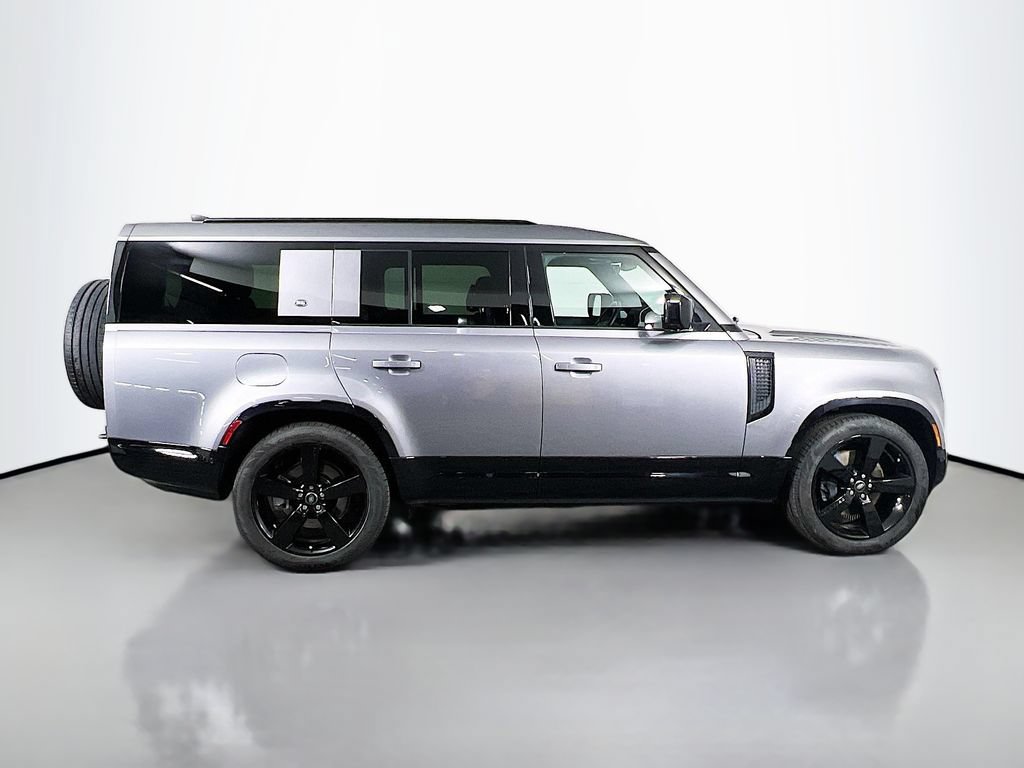 Used 2024 Land Rover Defender 130 X-Dynamic SE AWD/4WD image 4