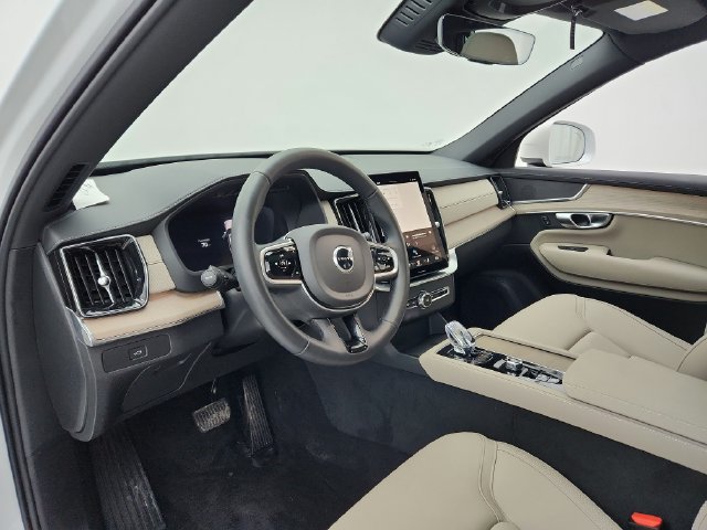 New 2025 Volvo XC90 B6 Core w/ Climate Package AWD/4WD image 16