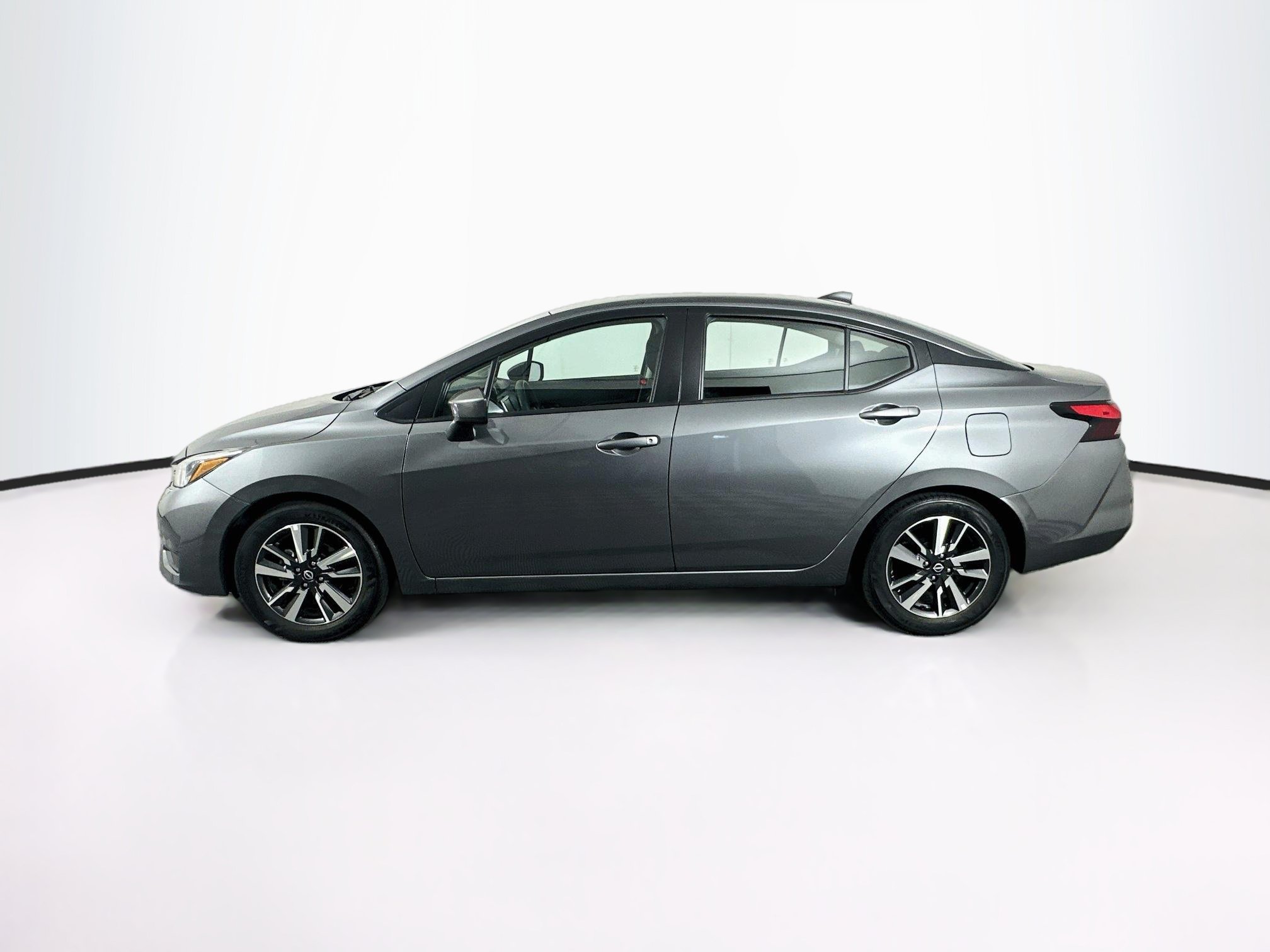 Used 2025 Nissan Versa SV FWD image 4