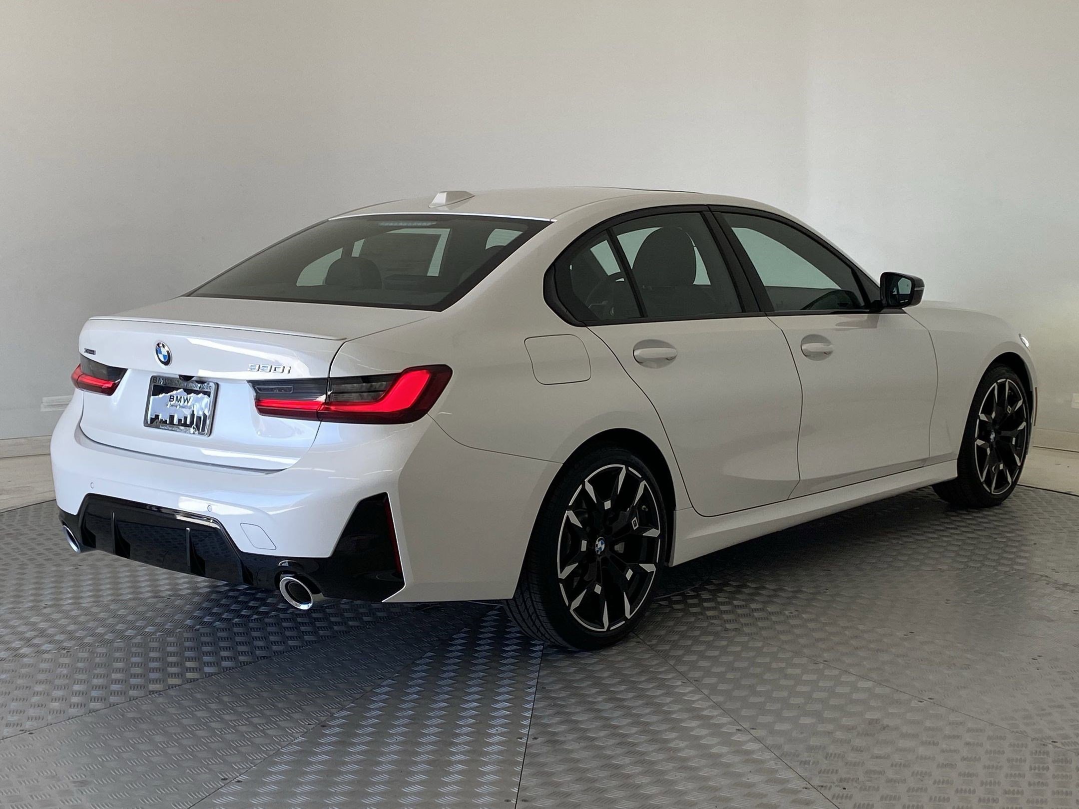 Used 2025 BMW 330i xDrive Sedan w/ M Sport Package image 8