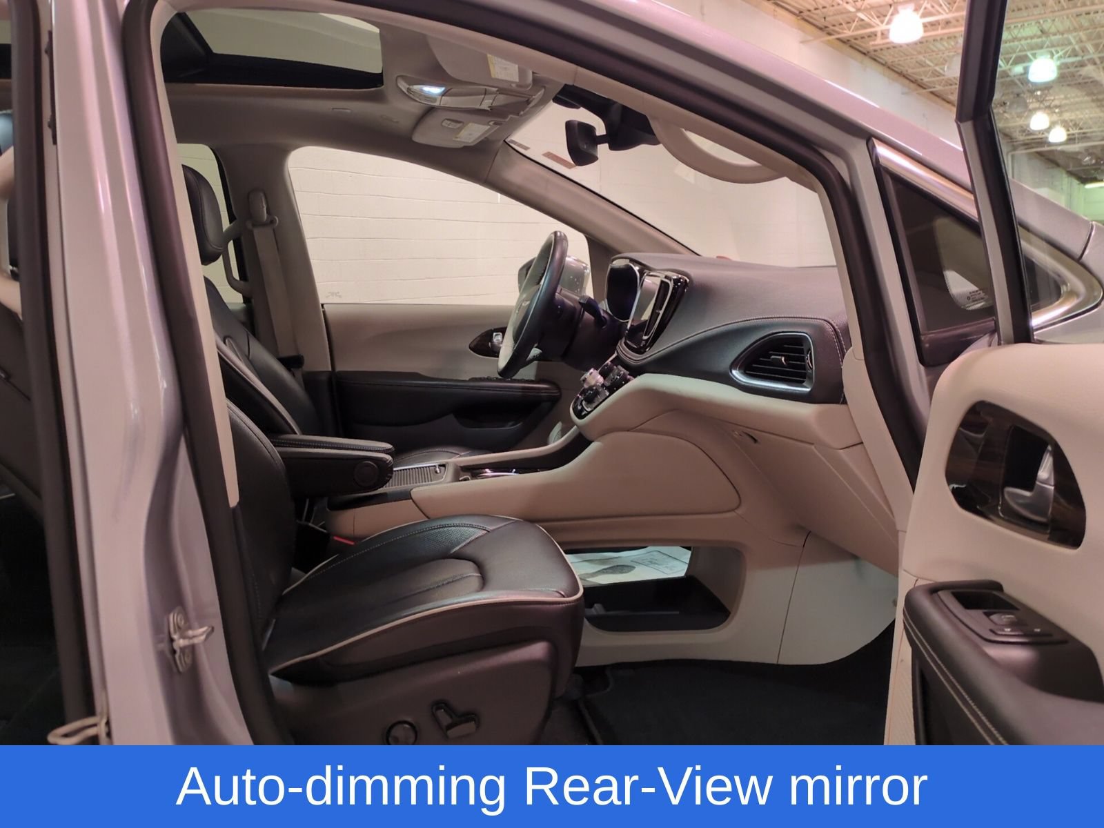 Used 2021 Chrysler Pacifica Limited AWD/4WD image 9