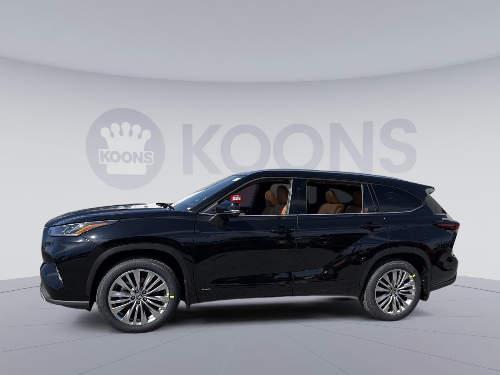 New 2026 Toyota Highlander Platinum image 2