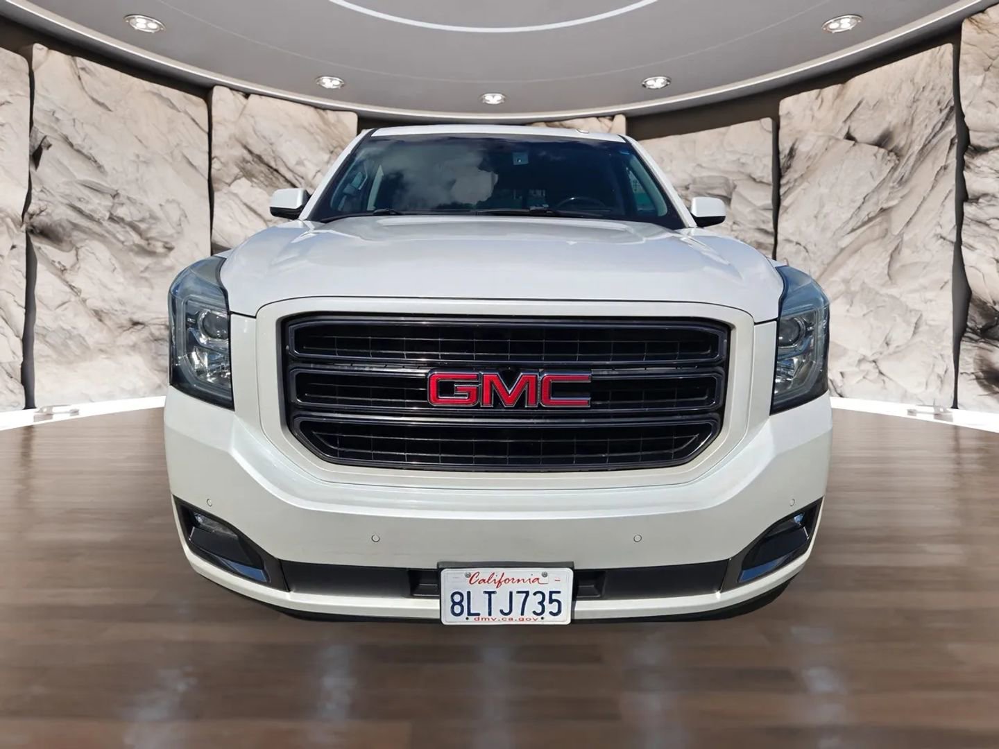 Used 2019 GMC Yukon SLT w/ Graphite Performance Edition image 2