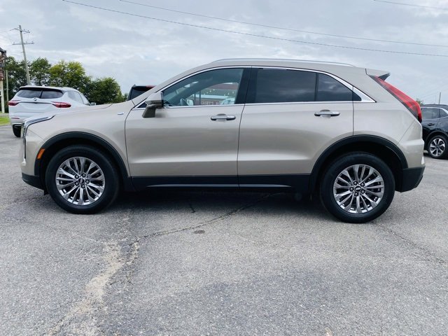 Used 2025 Cadillac XT4 Premium Luxury image 3