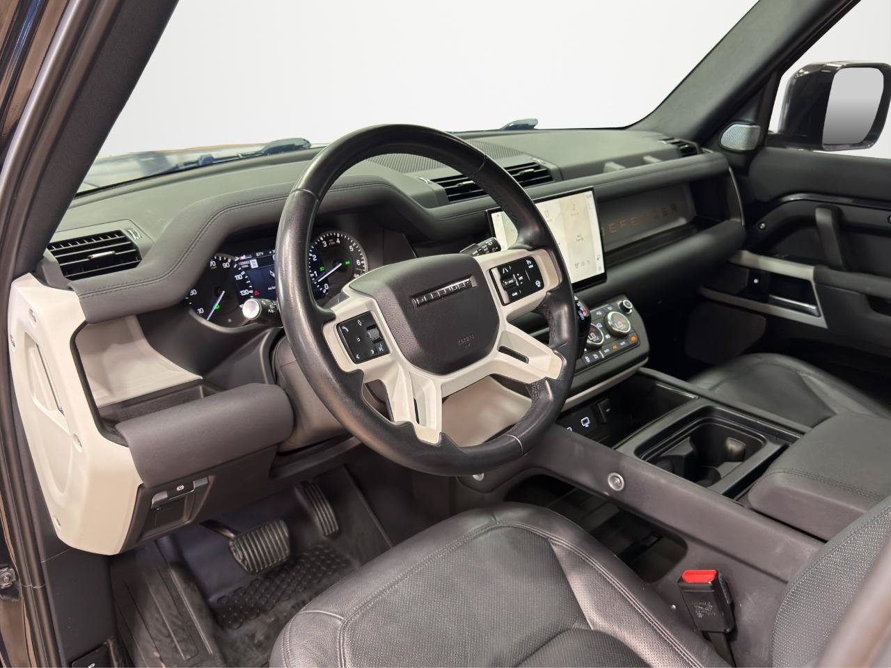 Used 2023 Land Rover Defender 130 SE AWD/4WD image 14