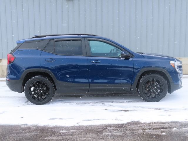 Used 2022 GMC Terrain SLE w/ Driver Convenience Package image 2