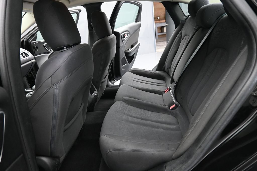 Used 2015 Chrysler 200 Limited FWD image 26
