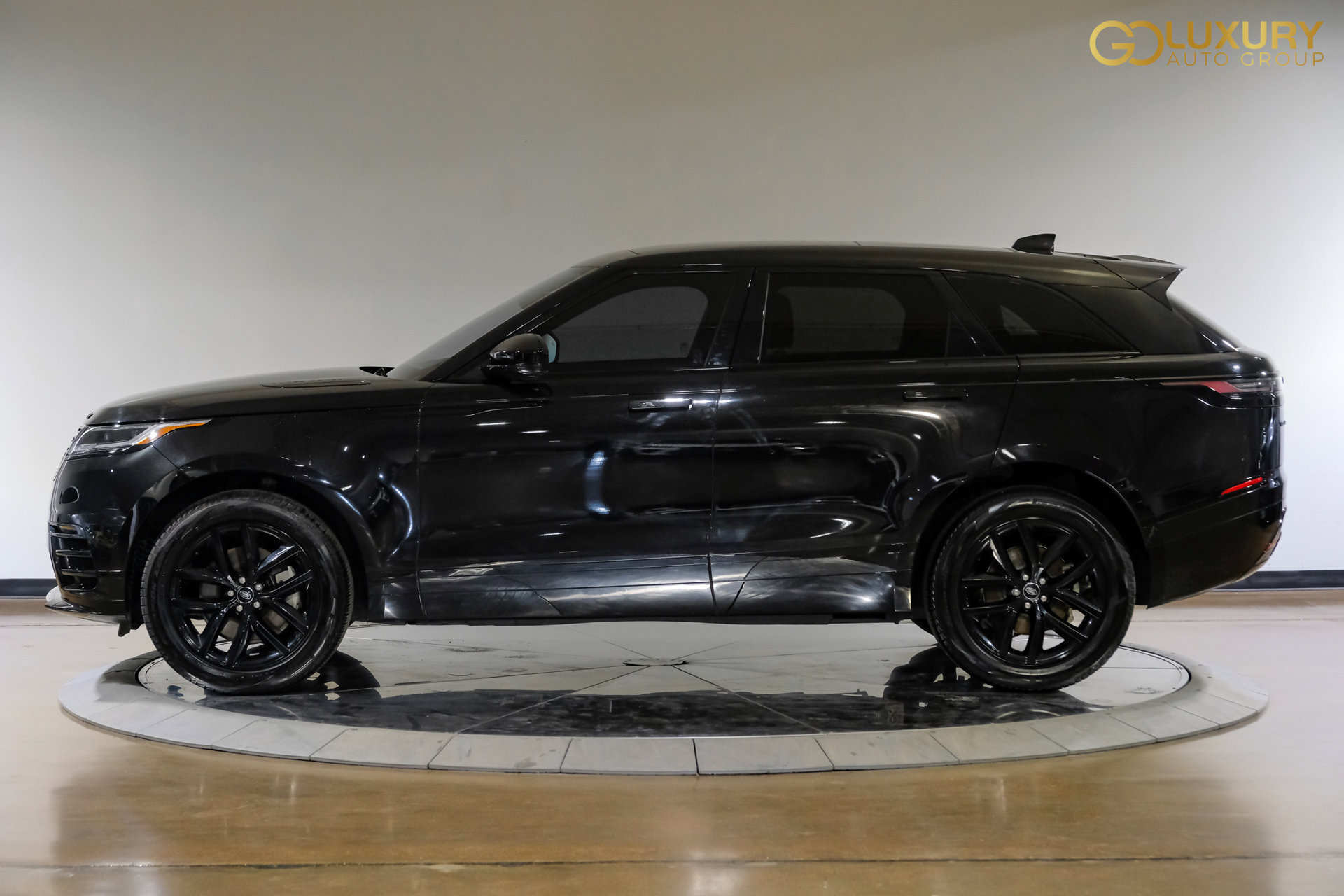Used 2025 Land Rover Range Rover Velar Dynamic SE AWD/4WD image 13