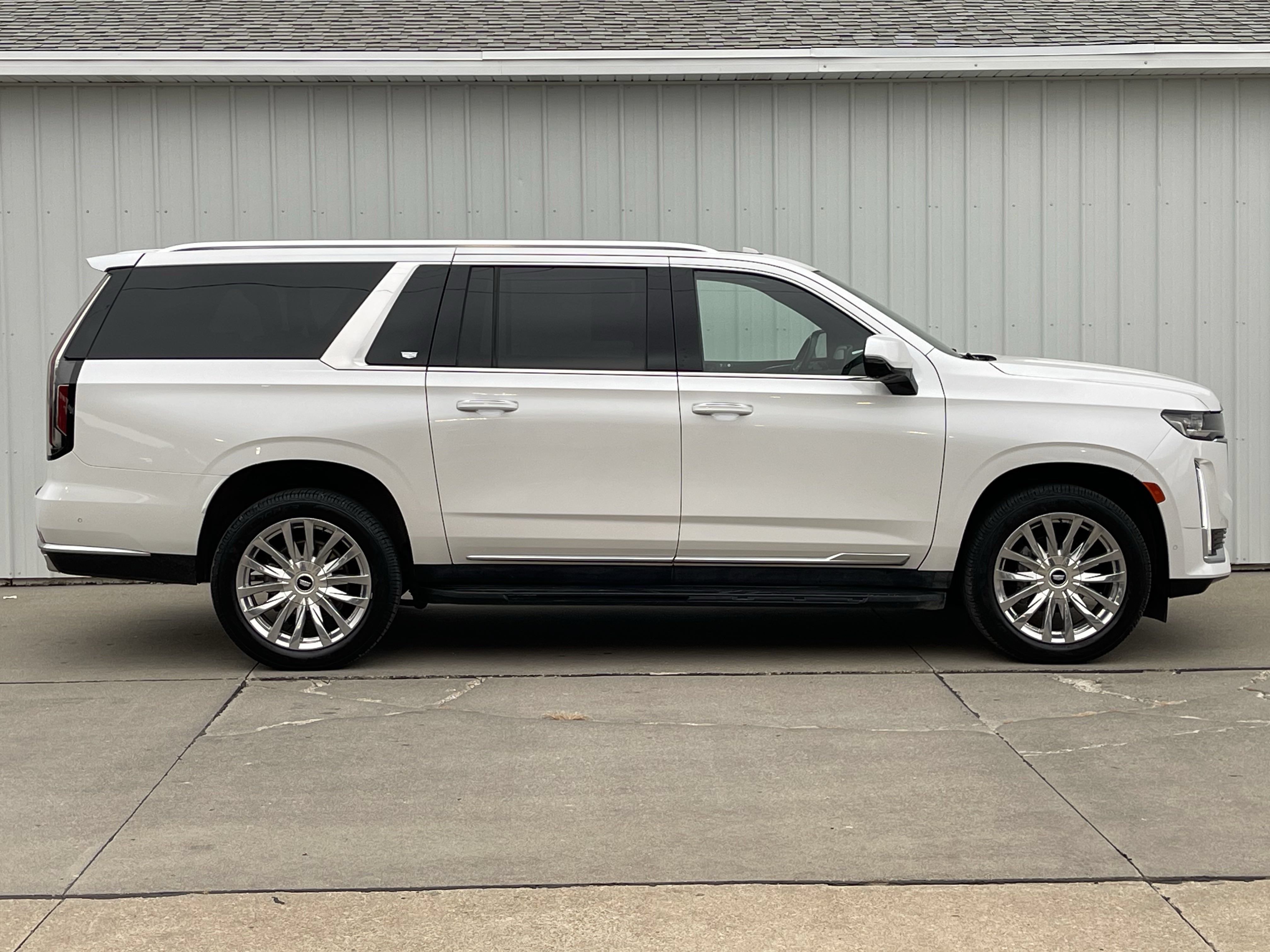 Used 2023 Cadillac Escalade ESV Premium Luxury w/ Performance Package AWD/4WD image 3