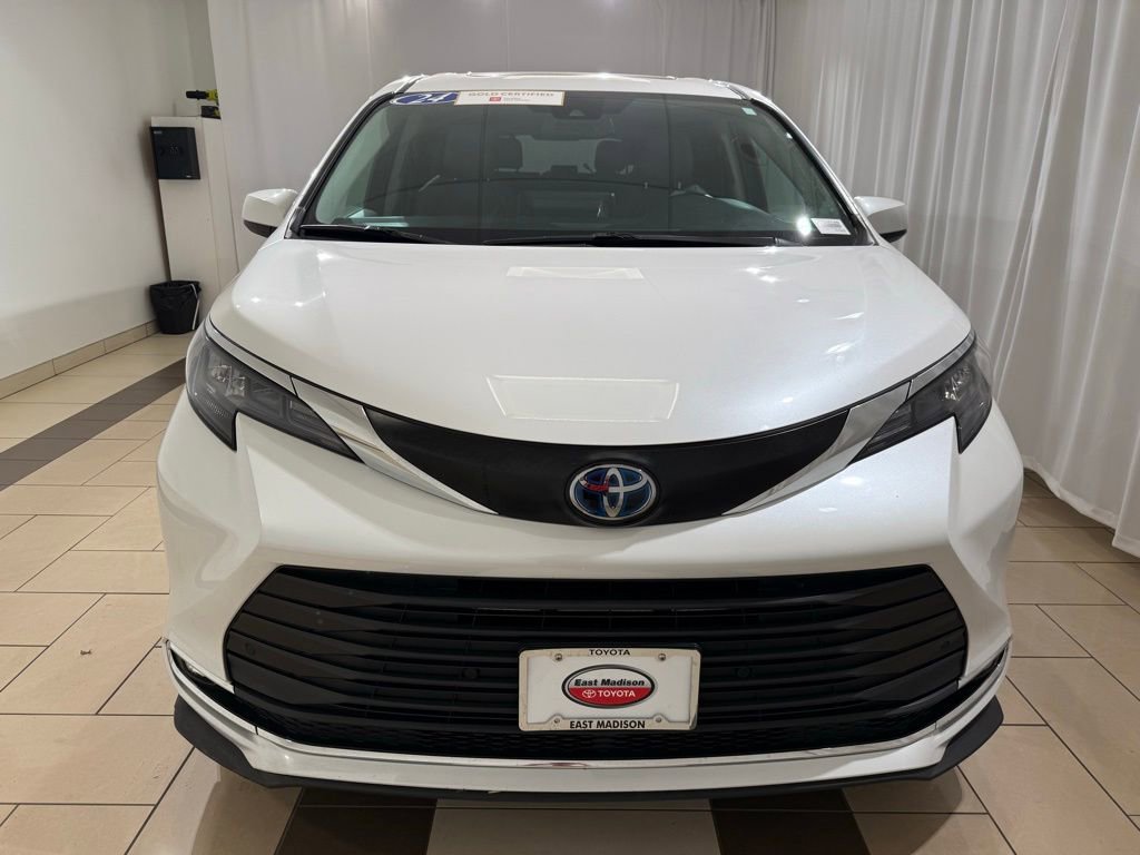 Certified 2024 Toyota Sienna XLE image 8