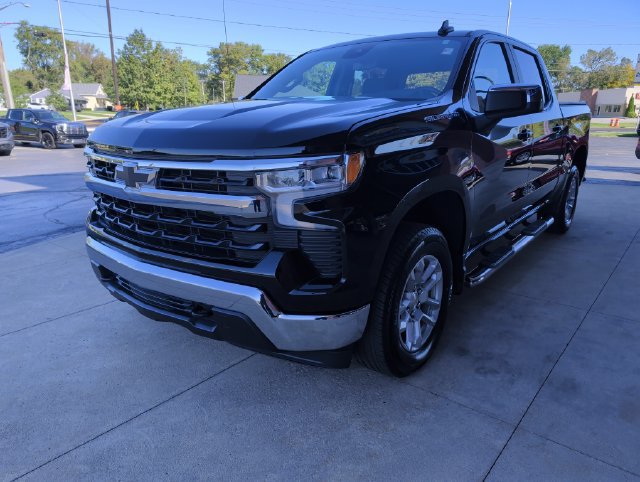 Used 2023 Chevrolet Silverado 1500 LT AWD/4WD image 4