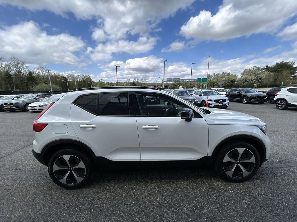Certified 2023 Volvo XC40 B5 Plus w/ Driver Assist Package image 9