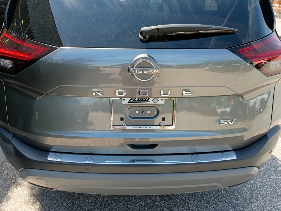 Used 2023 Nissan Rogue SV image 18