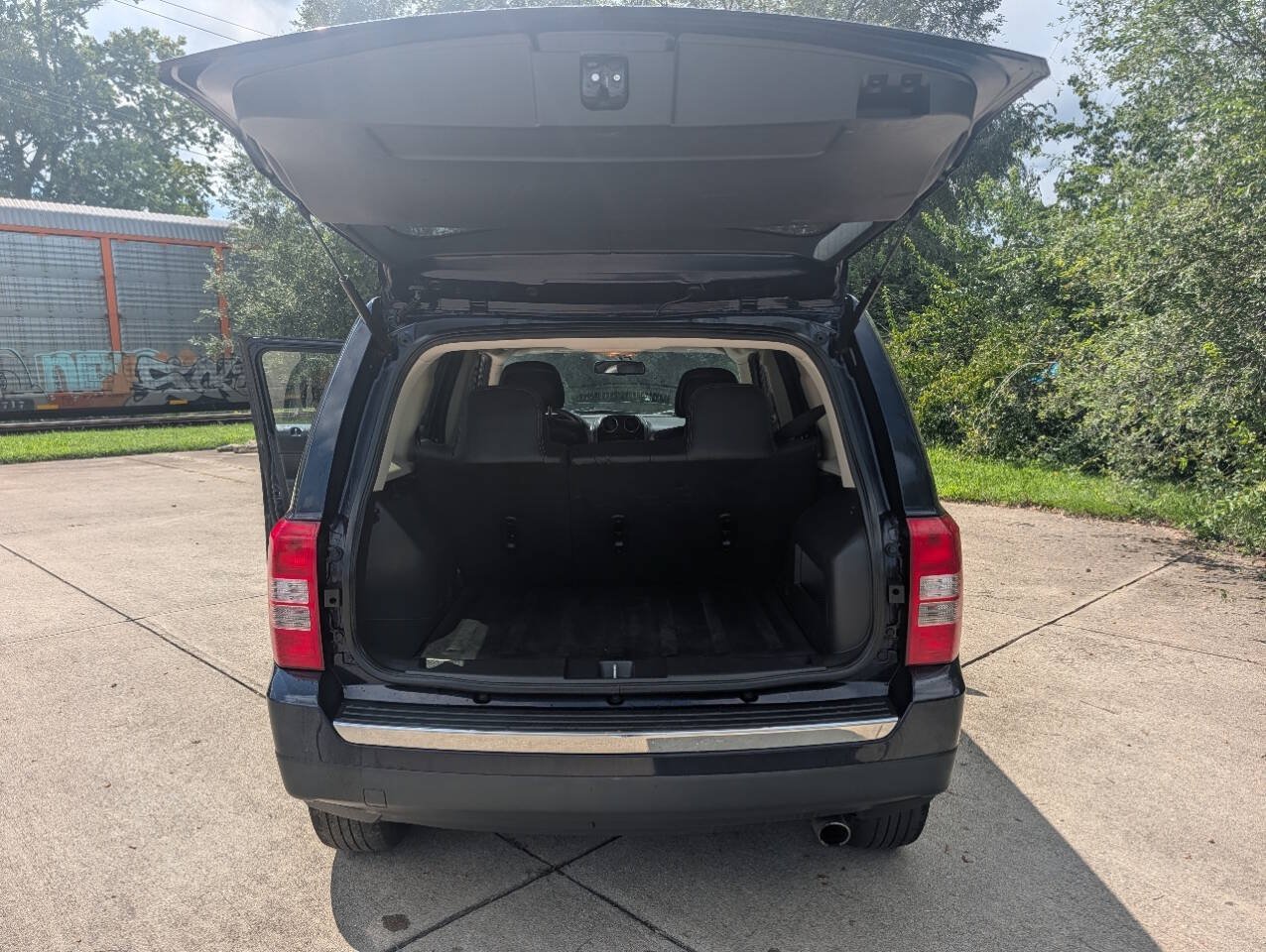 Used 2016 Jeep Patriot High Altitude AWD/4WD image 6
