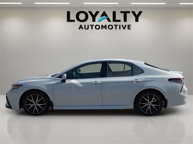Used 2023 Toyota Camry SE w/ Cold Weather Package image 2