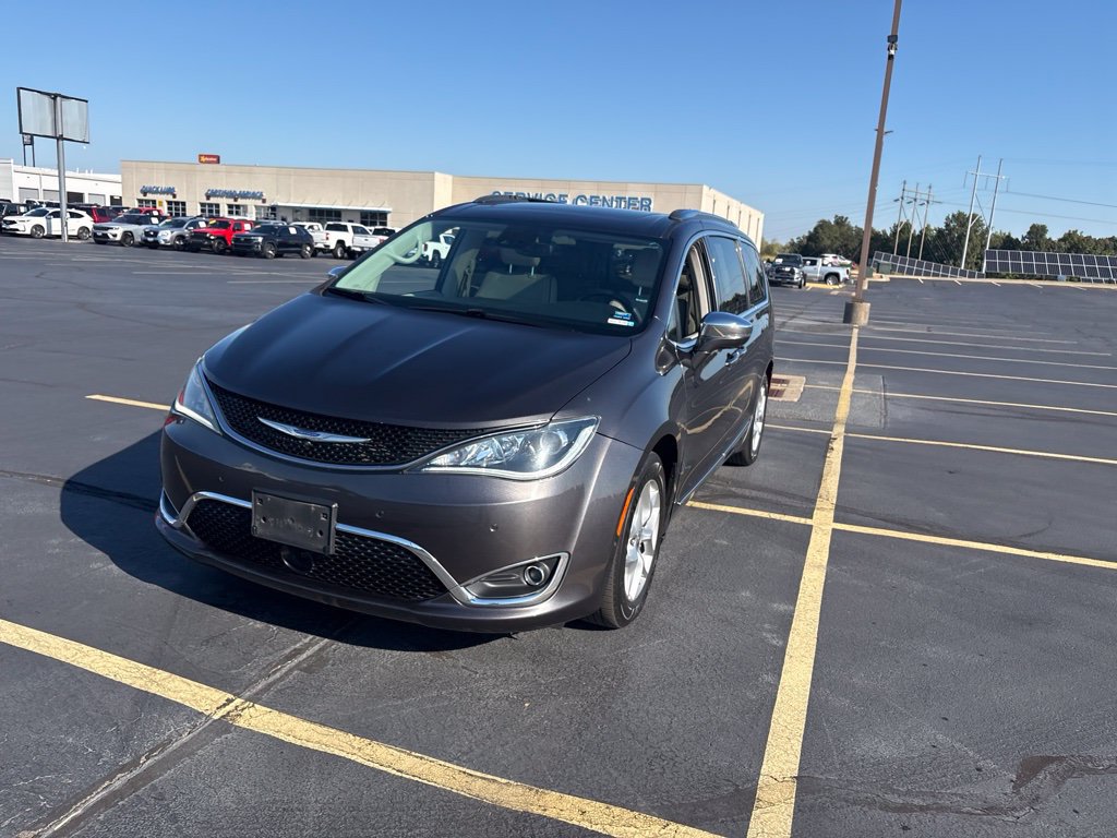 Used 2020 Chrysler Pacifica Limited w/ Advanced Safetytec Group FWD image 6
