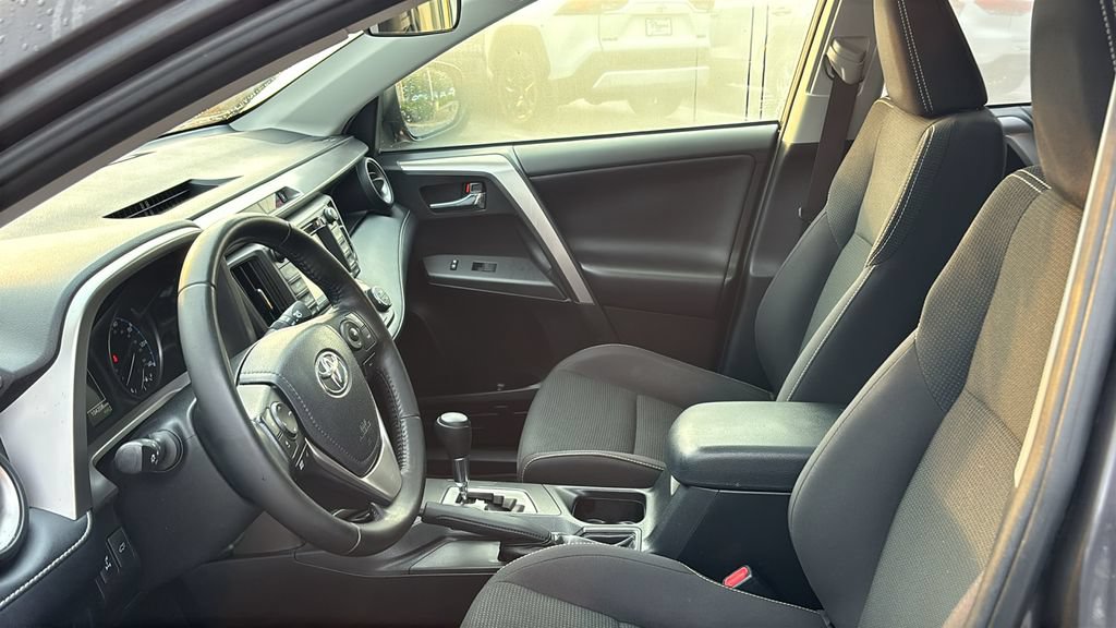 Used 2018 Toyota RAV4 XLE AWD/4WD image 27