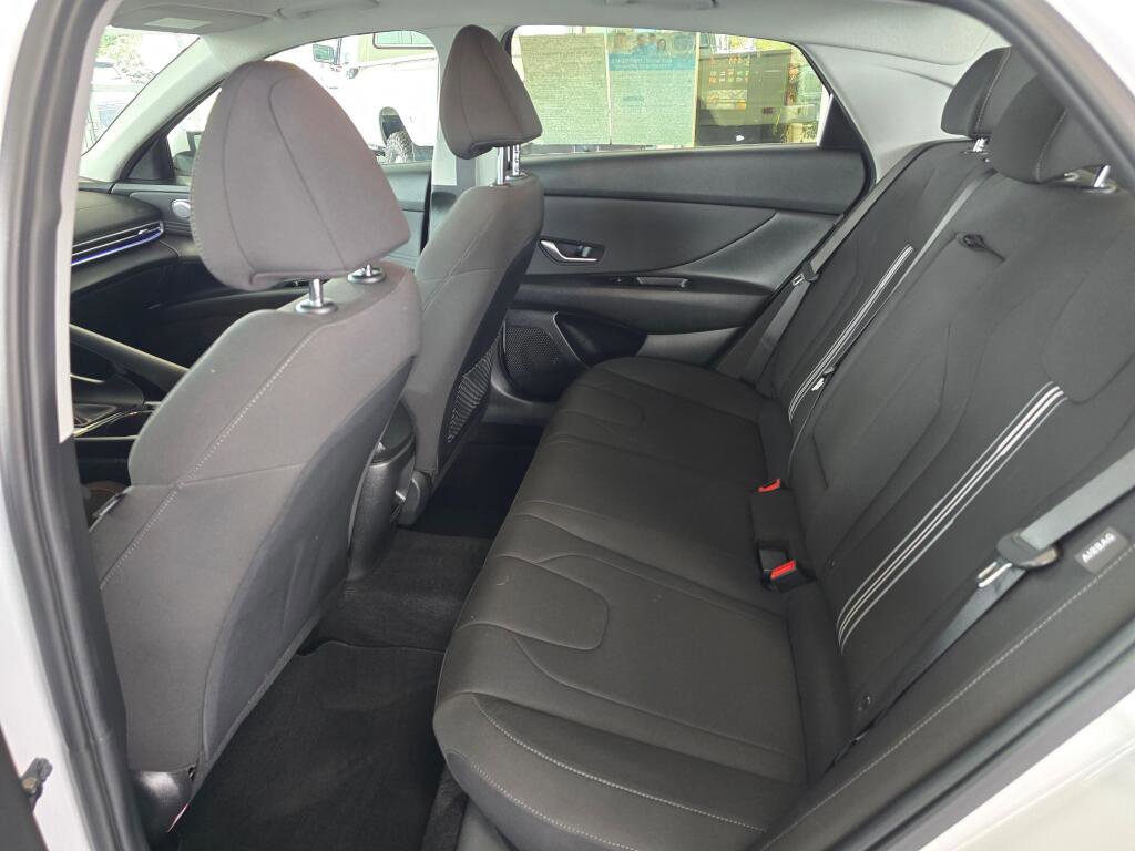 Used 2025 Hyundai Elantra SEL FWD image 38