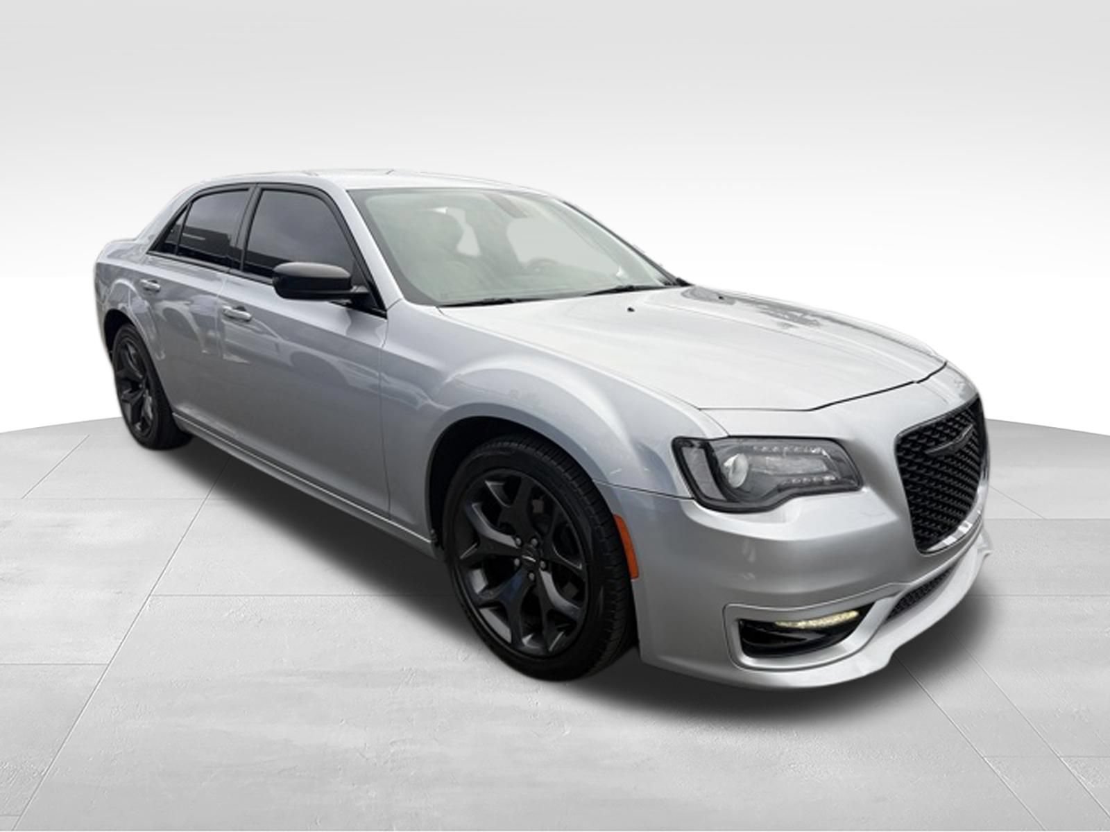 Used 2020 Chrysler 300 Touring L w/ Quick Order Package 2EF RWD image 5