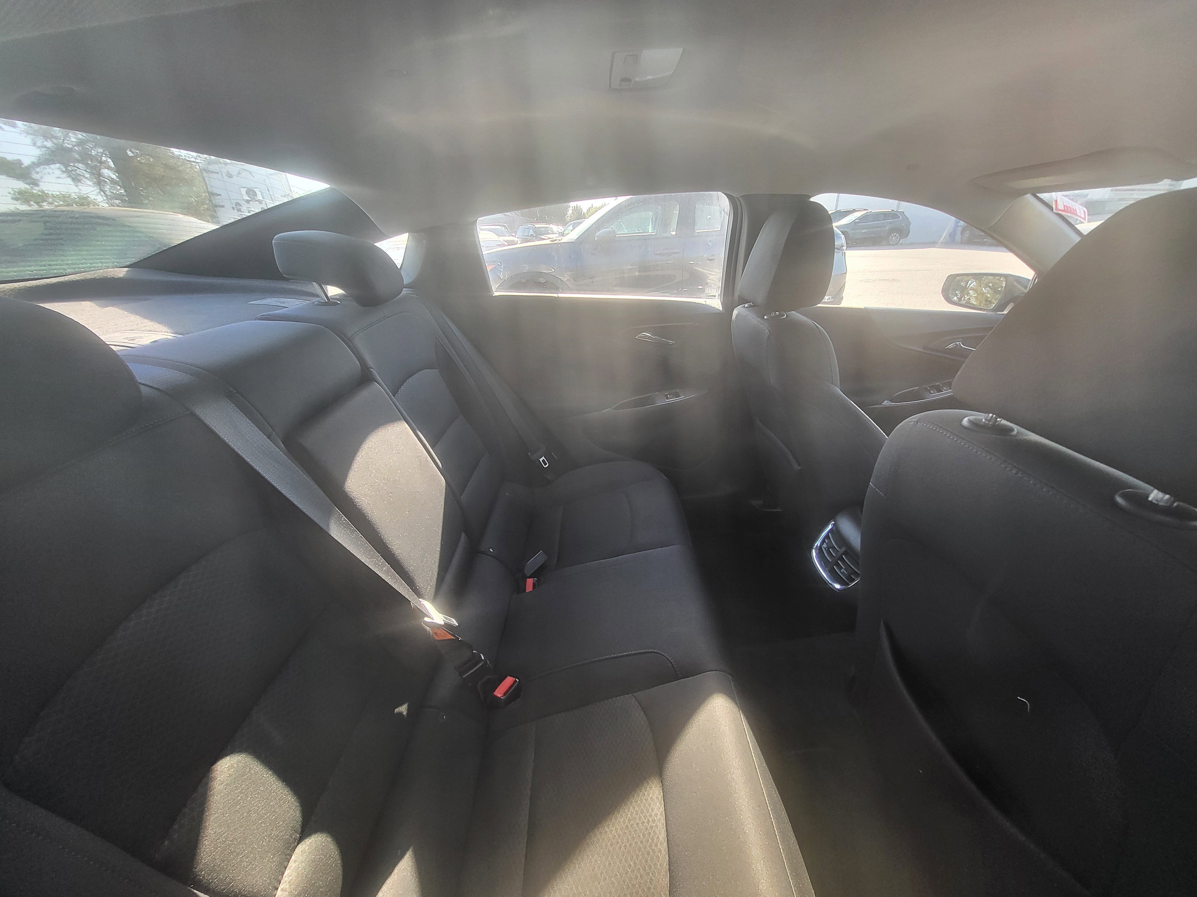 Used 2017 Chevrolet Malibu LT FWD image 9