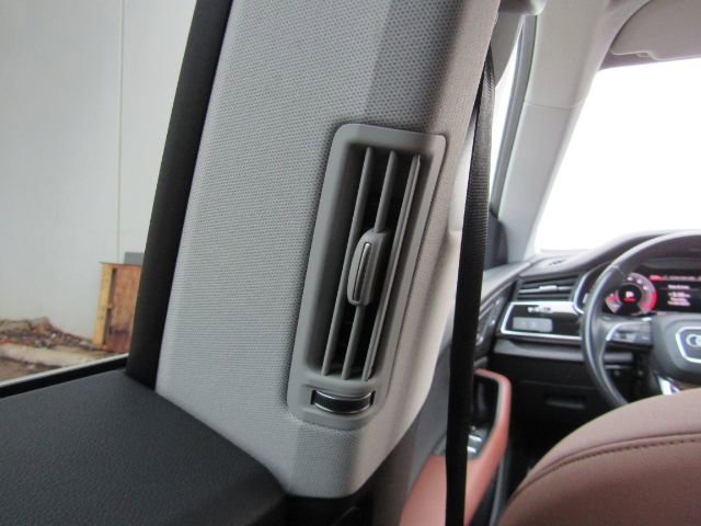 Used 2022 Audi Q8 Premium image 35