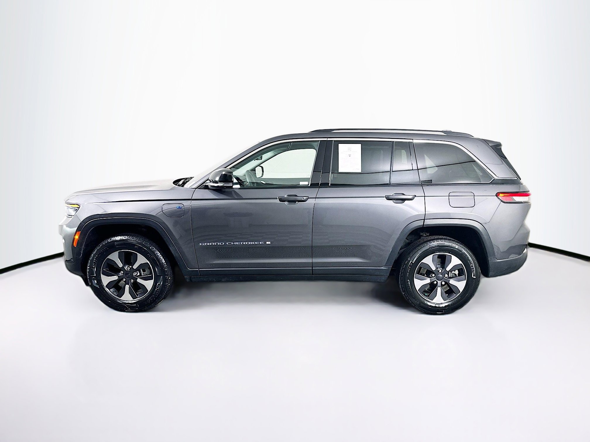 Used 2022 Jeep Grand Cherokee Limited 4xe w/ Luxury Tech Group II image 4
