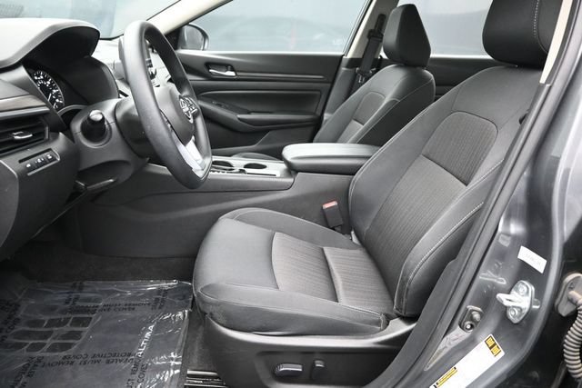 Used 2025 Nissan Altima 2.5 SV FWD image 12