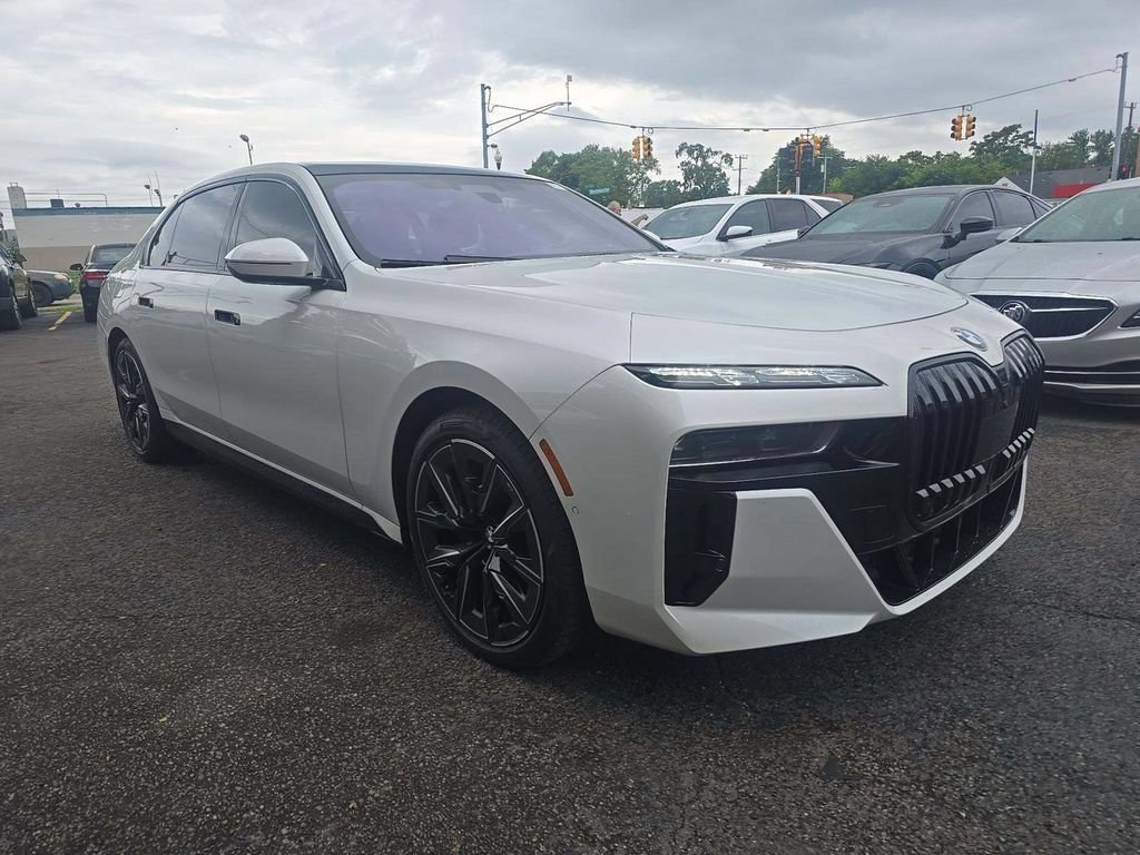 Used 2023 BMW 760i xDrive AWD/4WD image 2