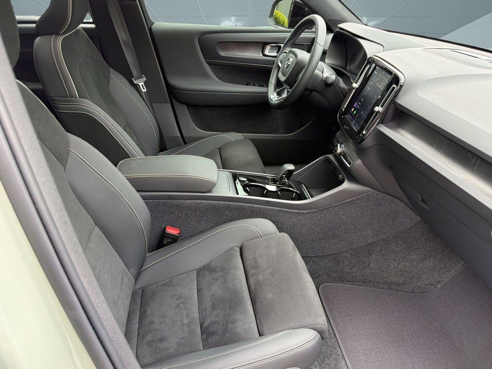 Certified 2023 Volvo C40 P8 Recharge Ultimate w/ Protection Package Premier AWD/4WD image 25